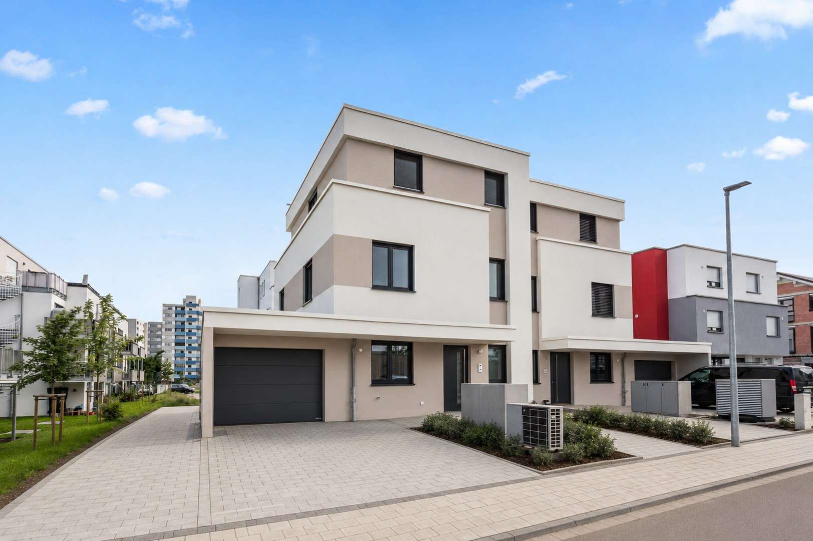 Thumbnail-Haus zum Mieten in Liederbach am Taunus 4.350,00 € 185 m²