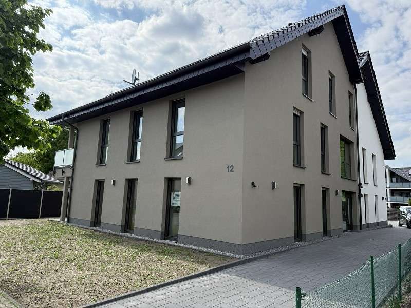 Thumbnail-Wohnung zum Kaufen in Schloß Holte-Stukenbrock 370.000,00 € 92.43 m²