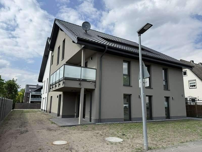 Thumbnail-Wohnung zum Kaufen in Schloß Holte-Stukenbrock 355.000,00 € 87.27 m²