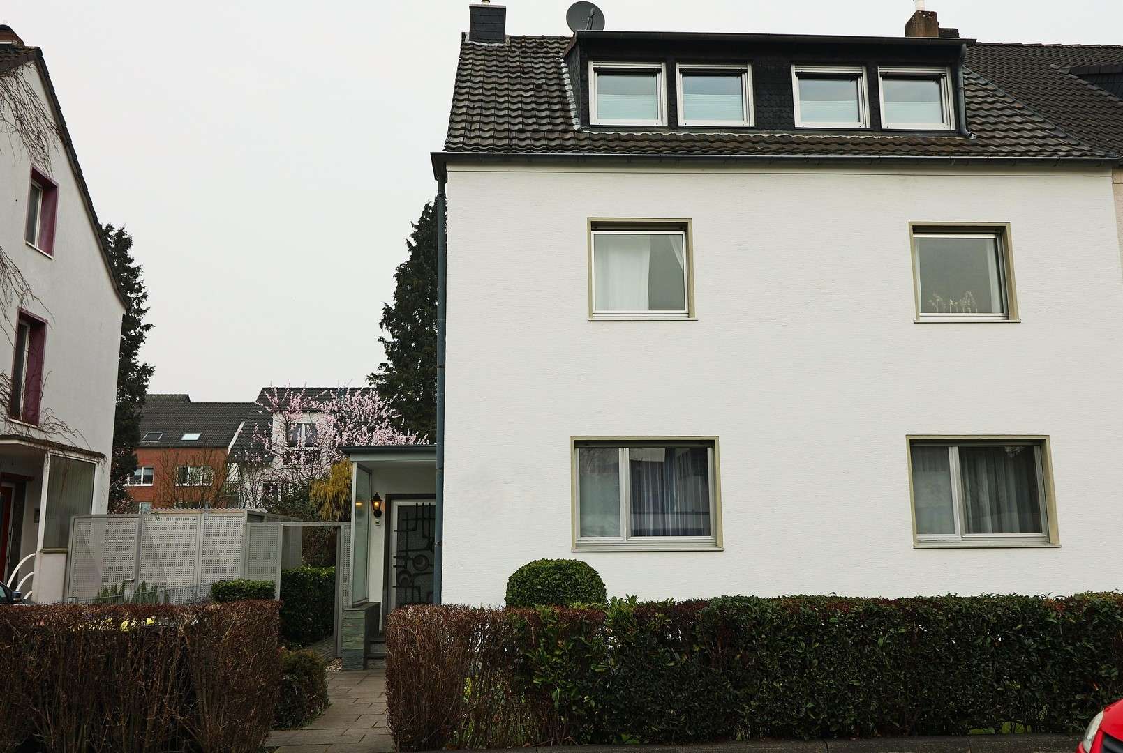 Thumbnail-Haus zum Kaufen in Köln Holweide 785.000,00 € 195 m²