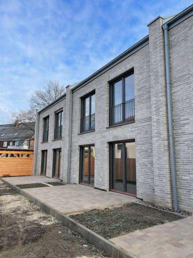 Thumbnail-Haus zum Mieten in Burgwedel 2.100,00 € 156 m²
