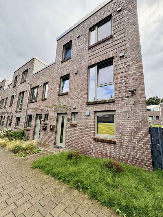 Thumbnail-Haus zum Mieten in Bremen 1.950,00 € 146 m²