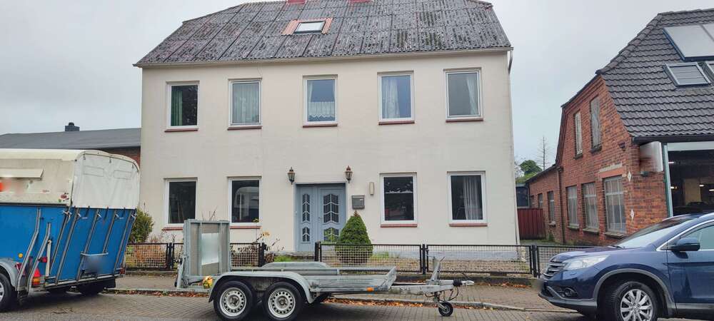 Thumbnail-Haus zum Kaufen in Ahrensbök 180.000,00 € 190 m²