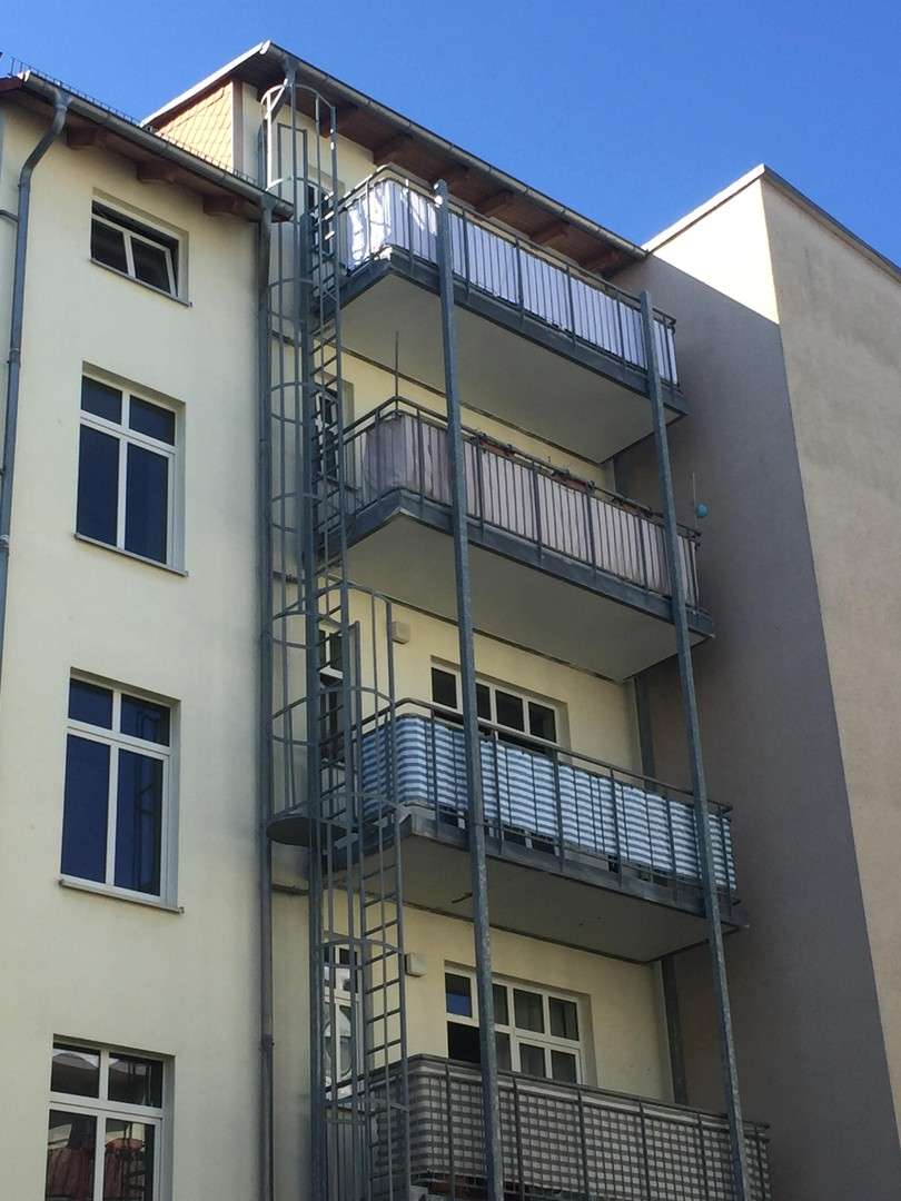 Thumbnail-Wohnung zum Mieten in Halle 330,00 € 37 m²