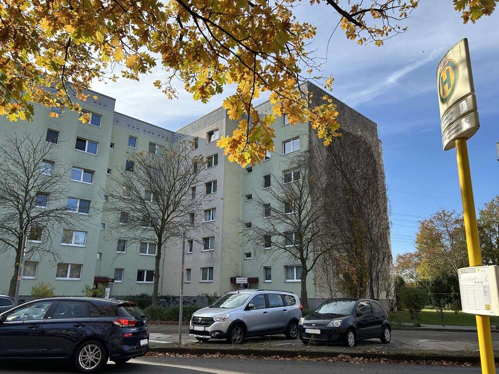 Thumbnail-Wohnung zum Kaufen in Berlin Johannisthal 157.000,00 € 68.27 m²
