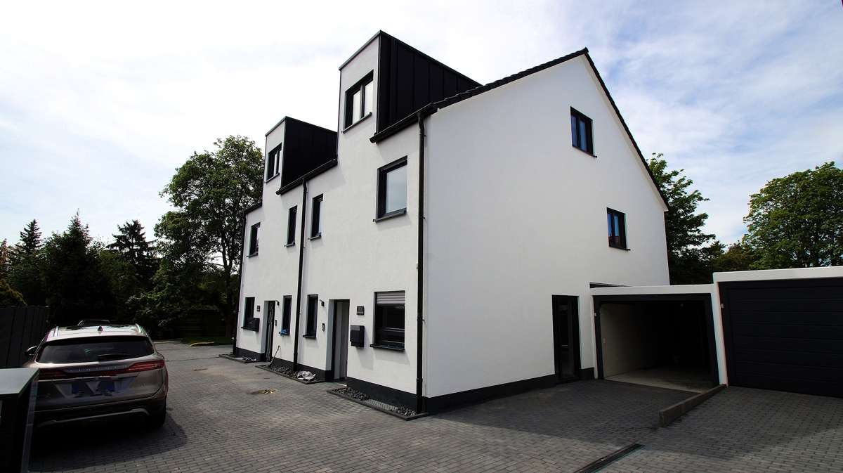 Thumbnail-Haus zum Mieten in Wiesbaden 3.200,00 € 170 m²