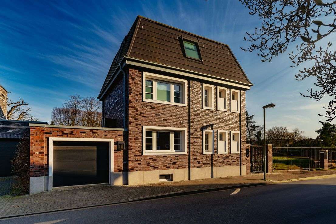 Thumbnail-Haus zum Mieten in Meerbusch 7.500,00 € 185 m²