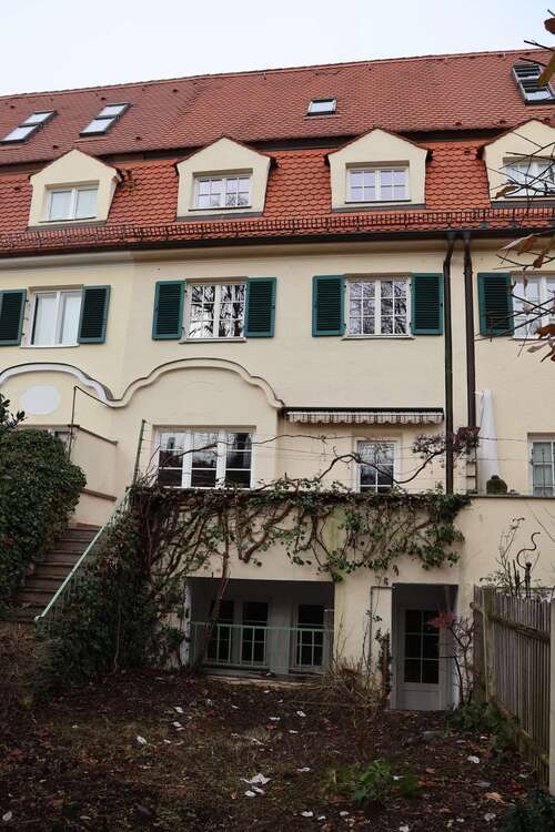 Thumbnail-Haus zum Kaufen in München 699.000,00 € 183.18 m²