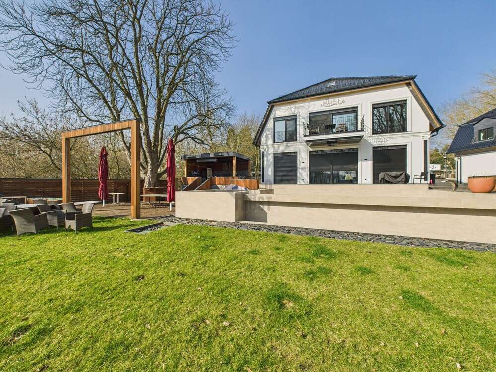 Thumbnail-Haus zum Mieten in Mühlenbeck 5.000,00 € 320 m²