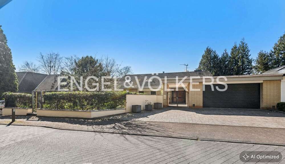 Thumbnail-Haus zum Kaufen in Bergisch Gladbach 1.100.000,00 € 343 m²