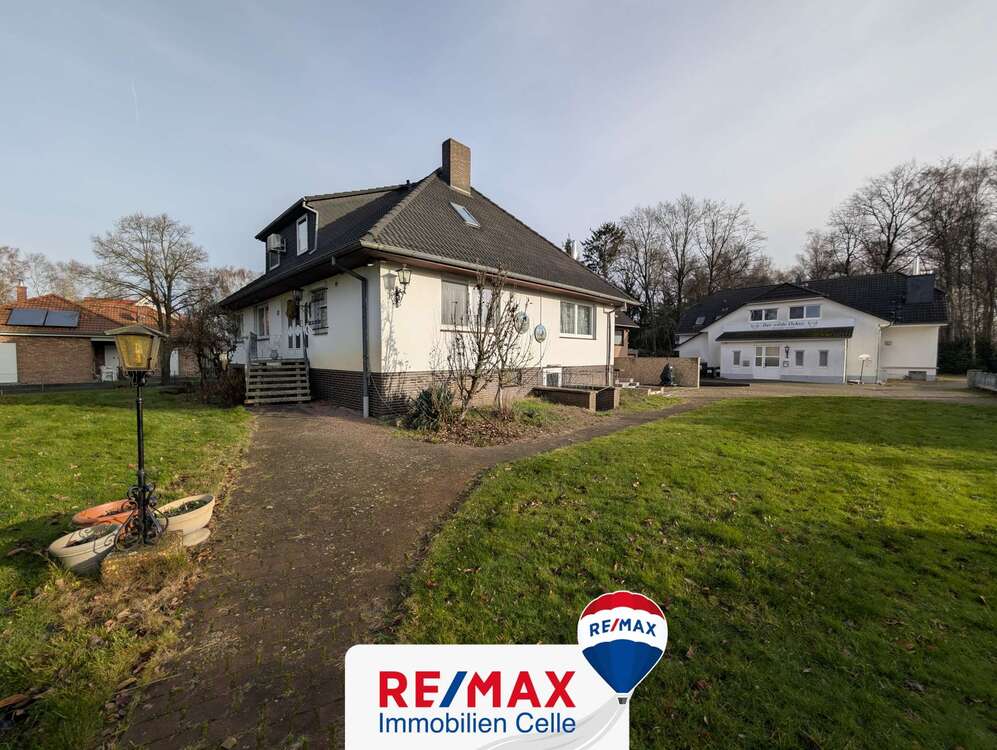 Thumbnail-Haus zum Kaufen in Adelheidsdorf 870.000,00 € 717 m²