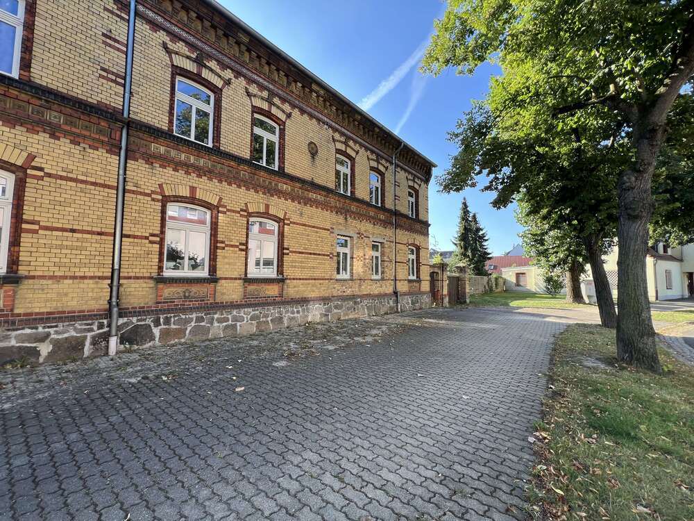 Thumbnail-Haus zum Kaufen in Rackwitz OT Zschortau 850.000,00 € 456 m²