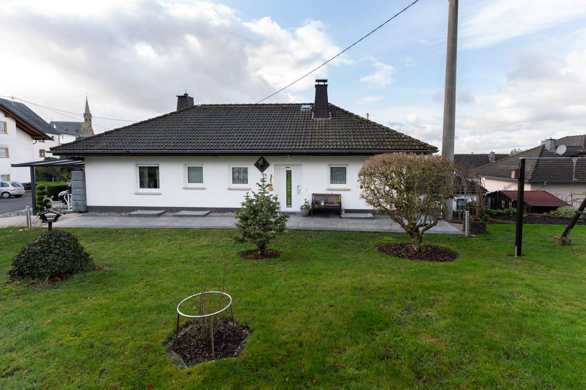 Thumbnail-Haus zum Kaufen in Heilberscheid 450.000,00 € 230 m²