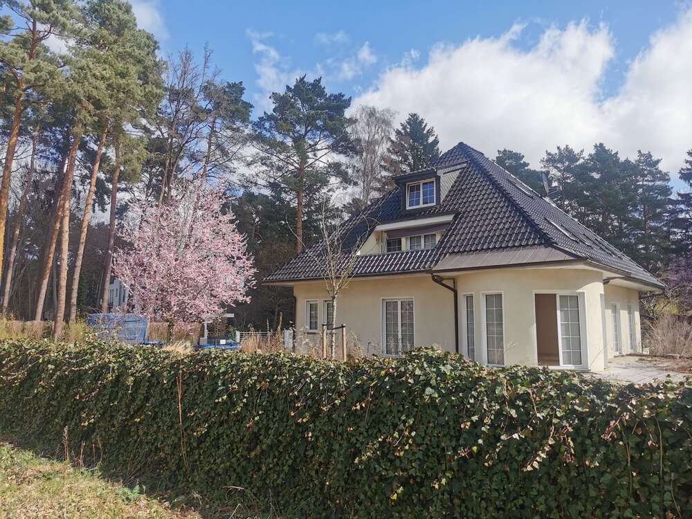 Thumbnail-Haus zum Kaufen in Falkensee 880.000,00 € 261.07 m²