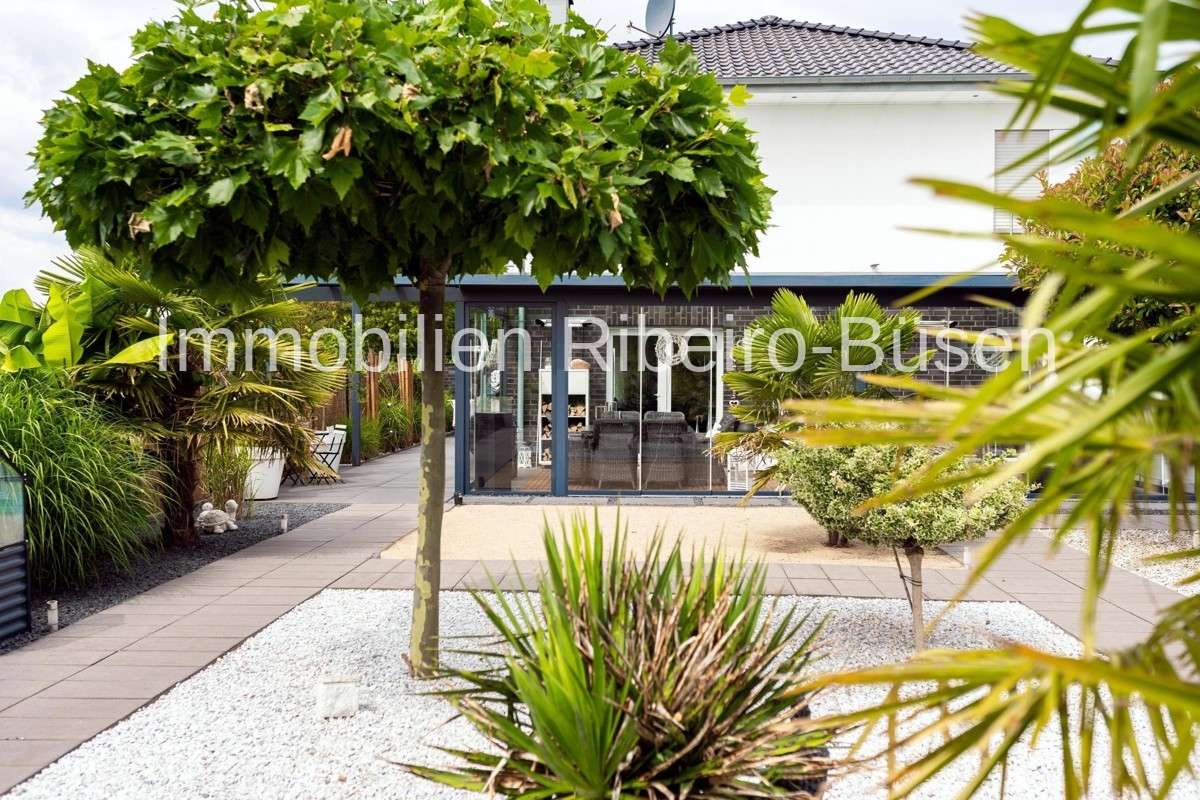 Thumbnail-Haus zum Kaufen in Mönchengladbach Bettrath-Hoven 945.000,00 € 175.29 m²
