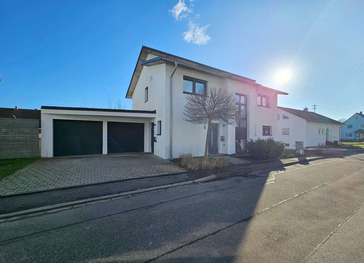 Thumbnail-Haus zum Kaufen in Ehingen 749.000,00 € 209 m²