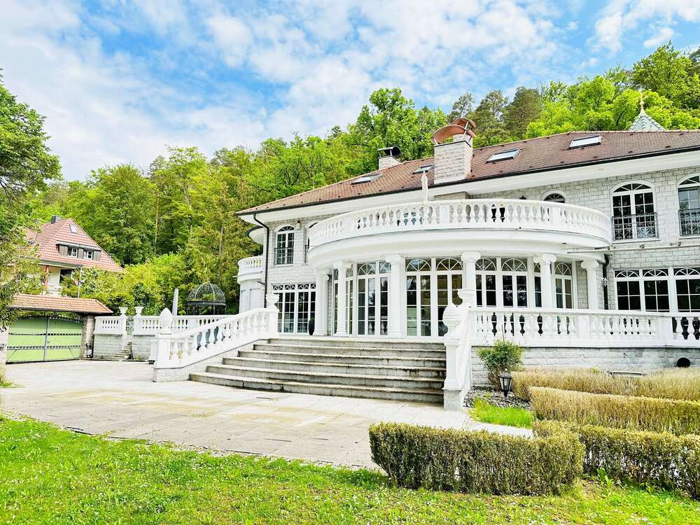 Thumbnail-Büro in Aidlingen 3.400,00 € 327 m²