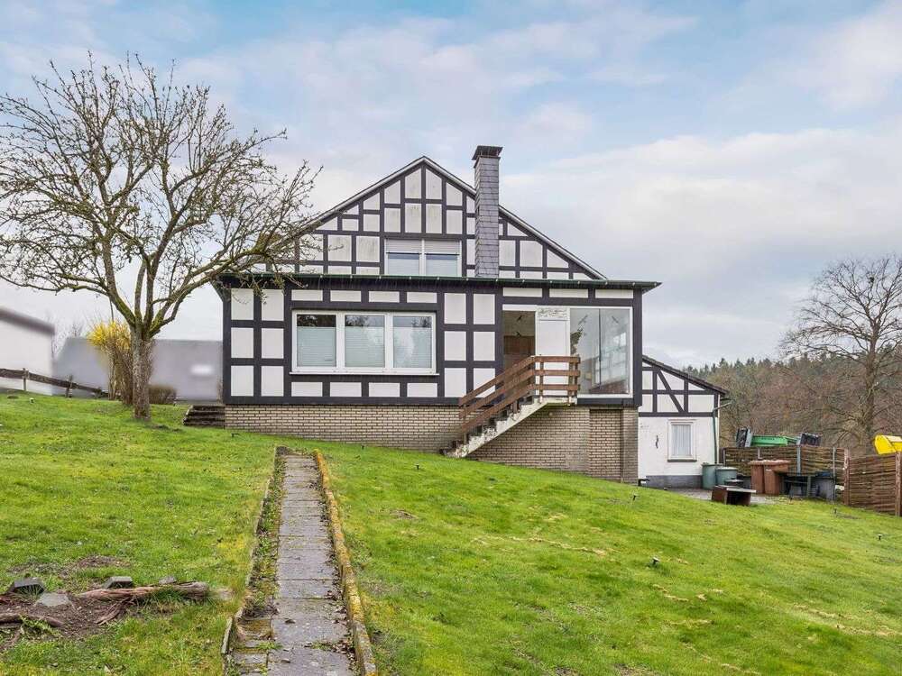 Thumbnail-Haus zum Kaufen in Schmallenberg 219.000,00 € 230 m²