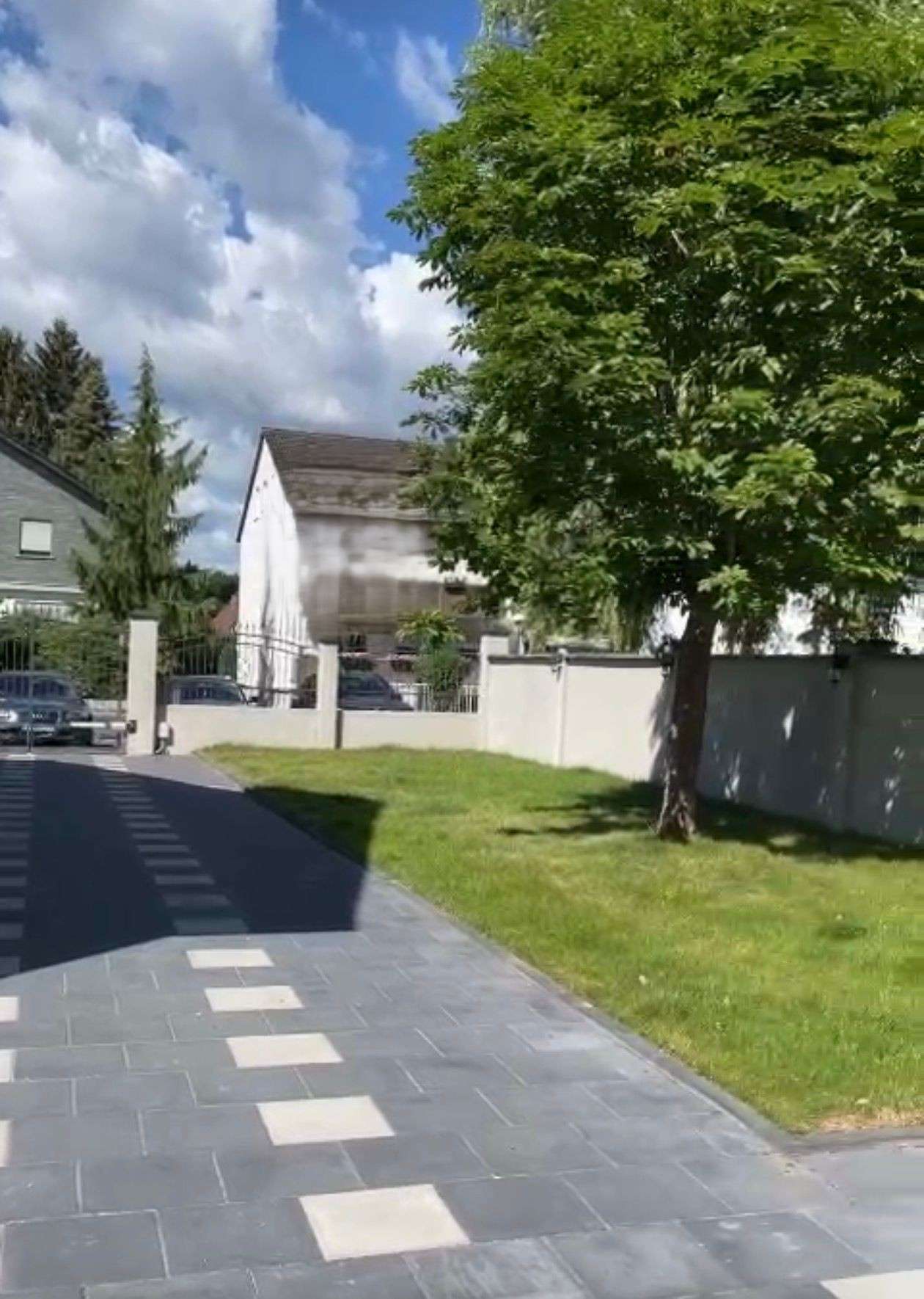 Thumbnail-Haus zum Kaufen in Mühlheim 699.000,00 € 230 m²