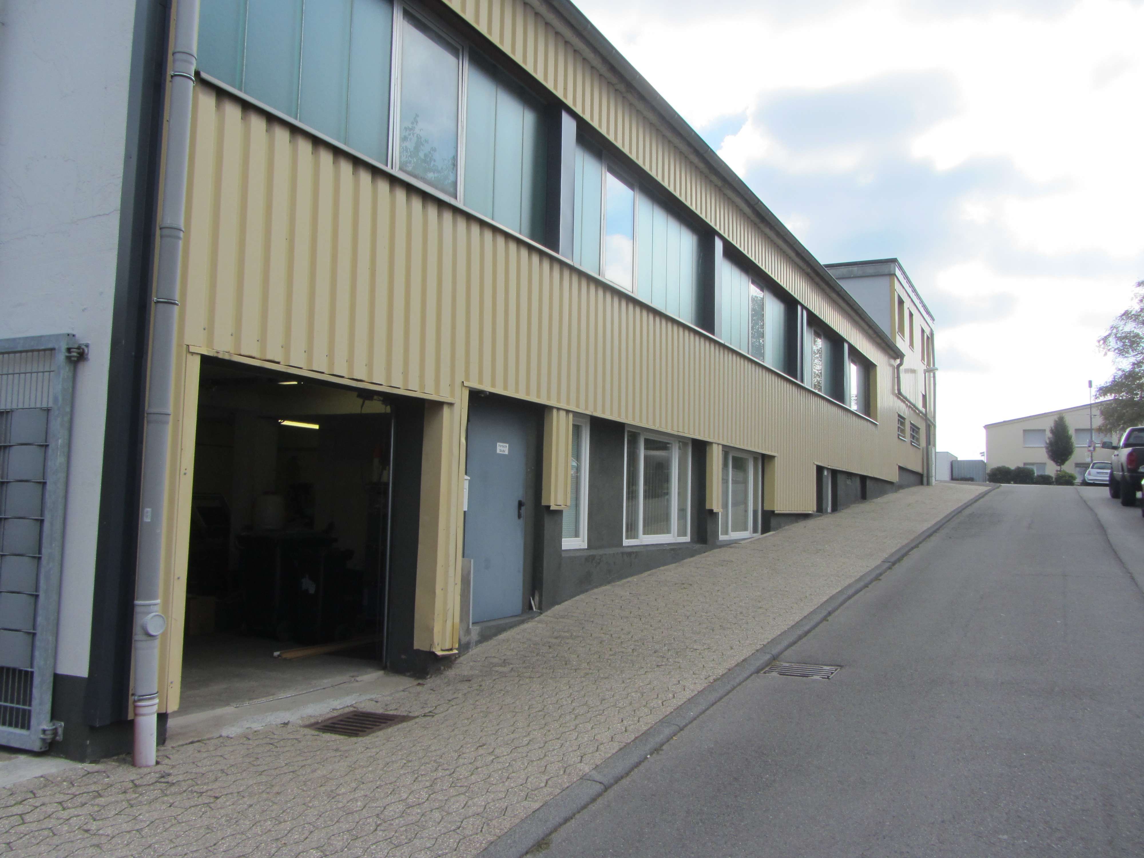 Thumbnail-Halle in Radevormwald 650,00 € 132.5 m²