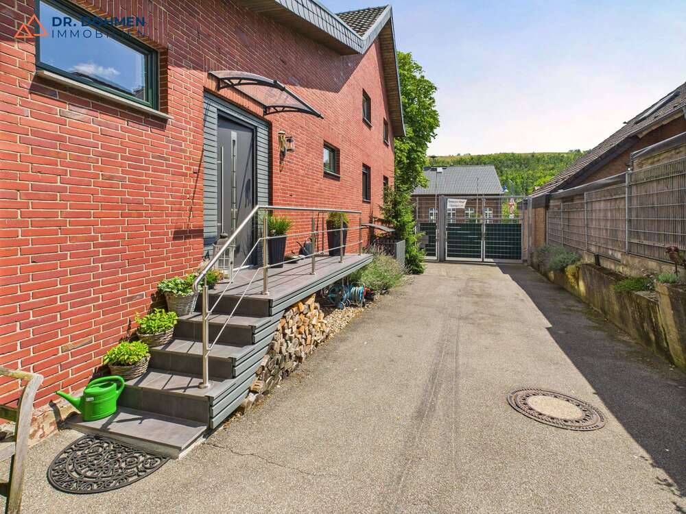 Thumbnail-Haus zum Kaufen in Hückelhoven-Altmyhl 469.000,00 € 325 m²