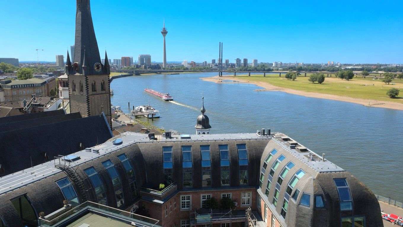Thumbnail-Wohnung zum Mieten in Düsseldorf 6.000,00 € 179 m²