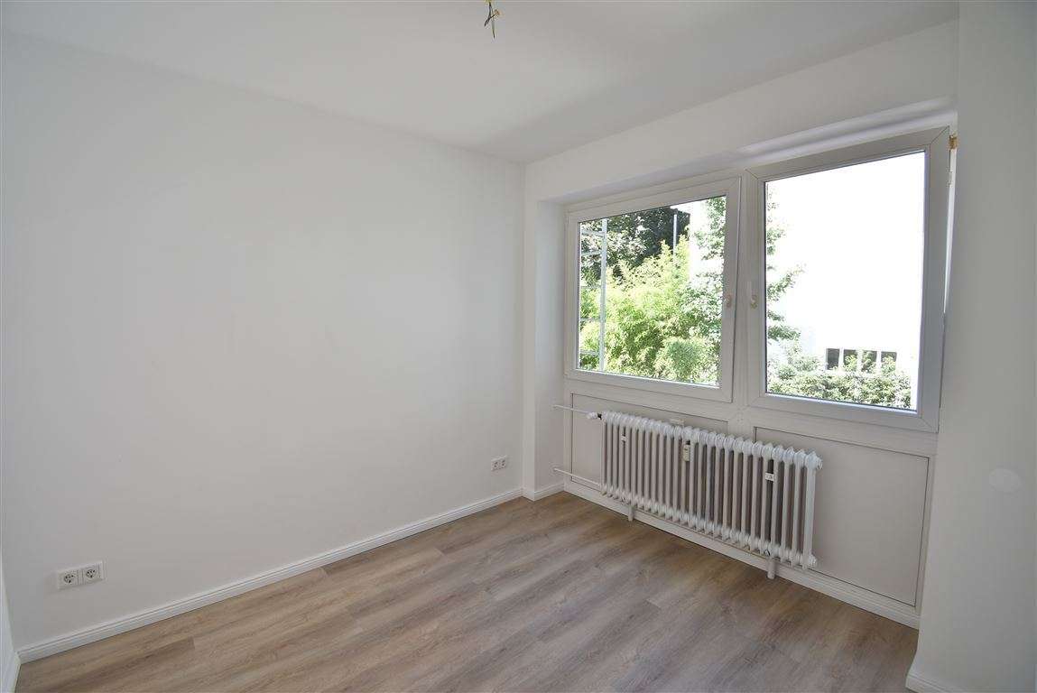 Thumbnail-Wohnung zum Mieten in Düsseldorf 605,00 € 12.36 m²