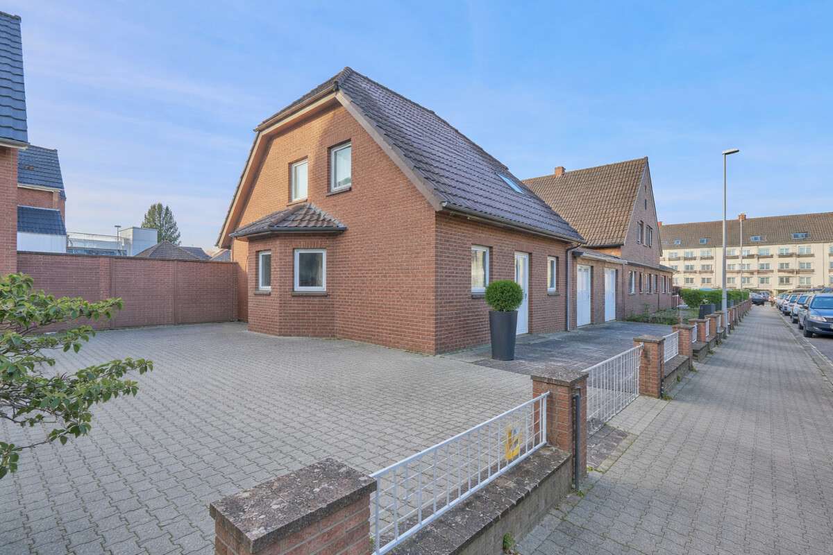 Thumbnail-Haus zum Kaufen in Kaarst 899.000,00 € 219 m²