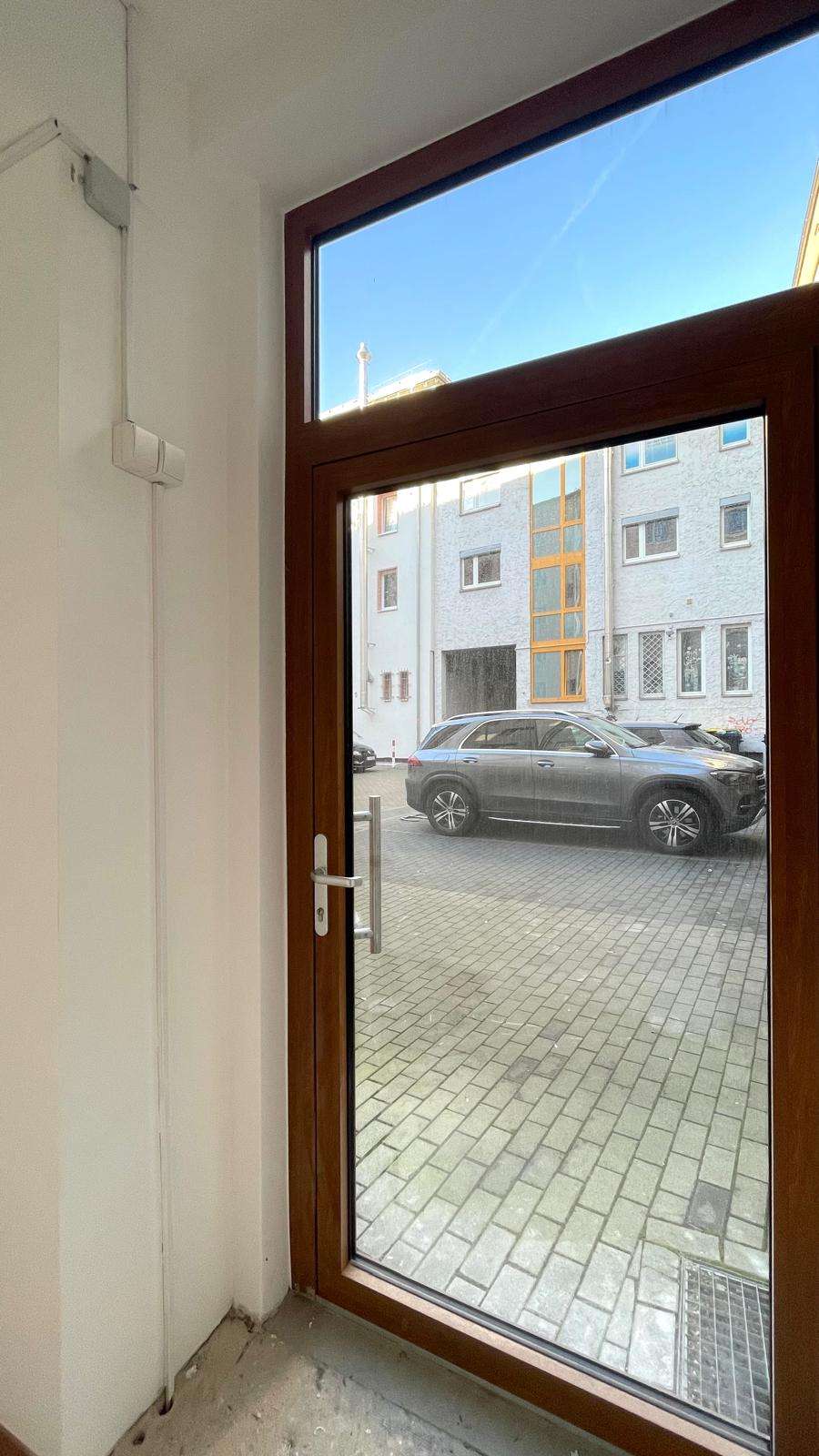 Thumbnail-Halle in Frankfurt 1.300,00 € 73 m²