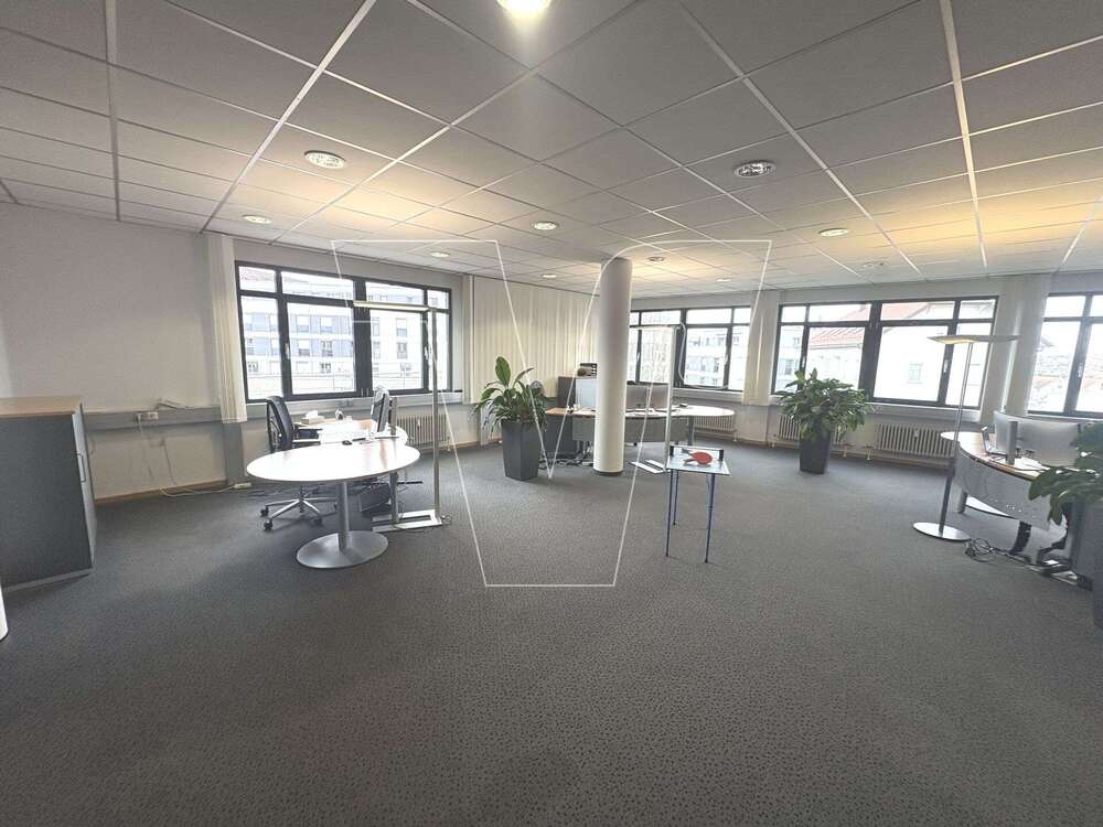 Thumbnail-Büro in Backnang 1.990,00 € 242 m²