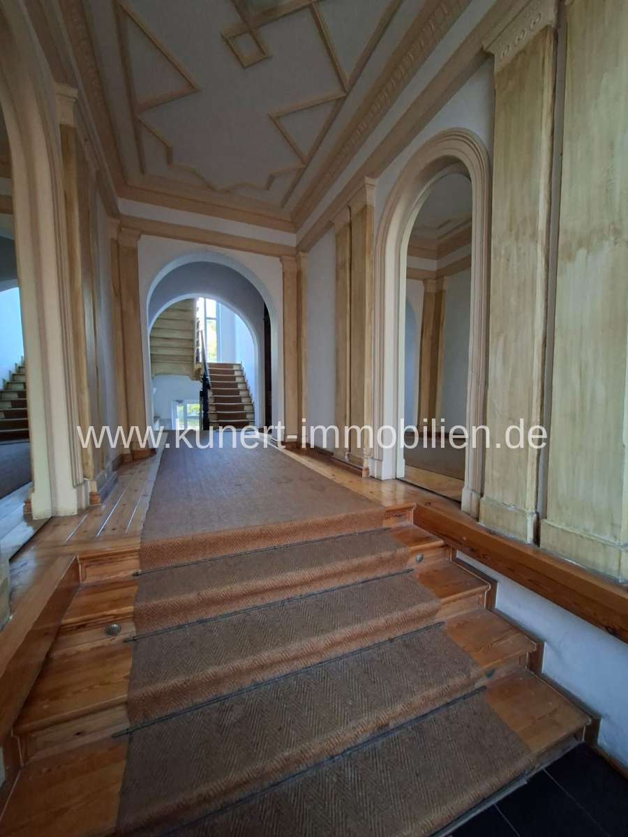 Thumbnail-Wohnung zum Mieten in Halle 950,00 € 121 m²