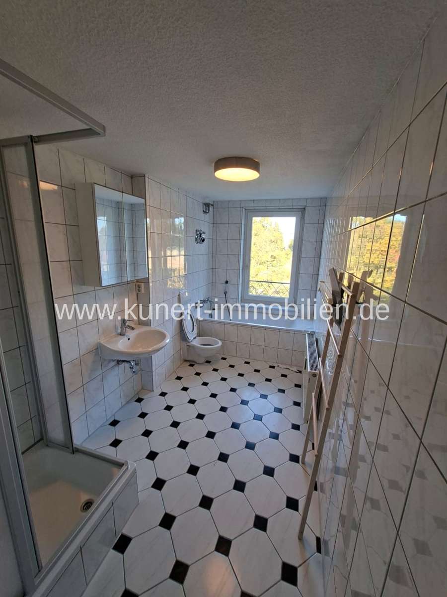 Thumbnail-Wohnung zum Mieten in Halle 950,00 € 121 m²