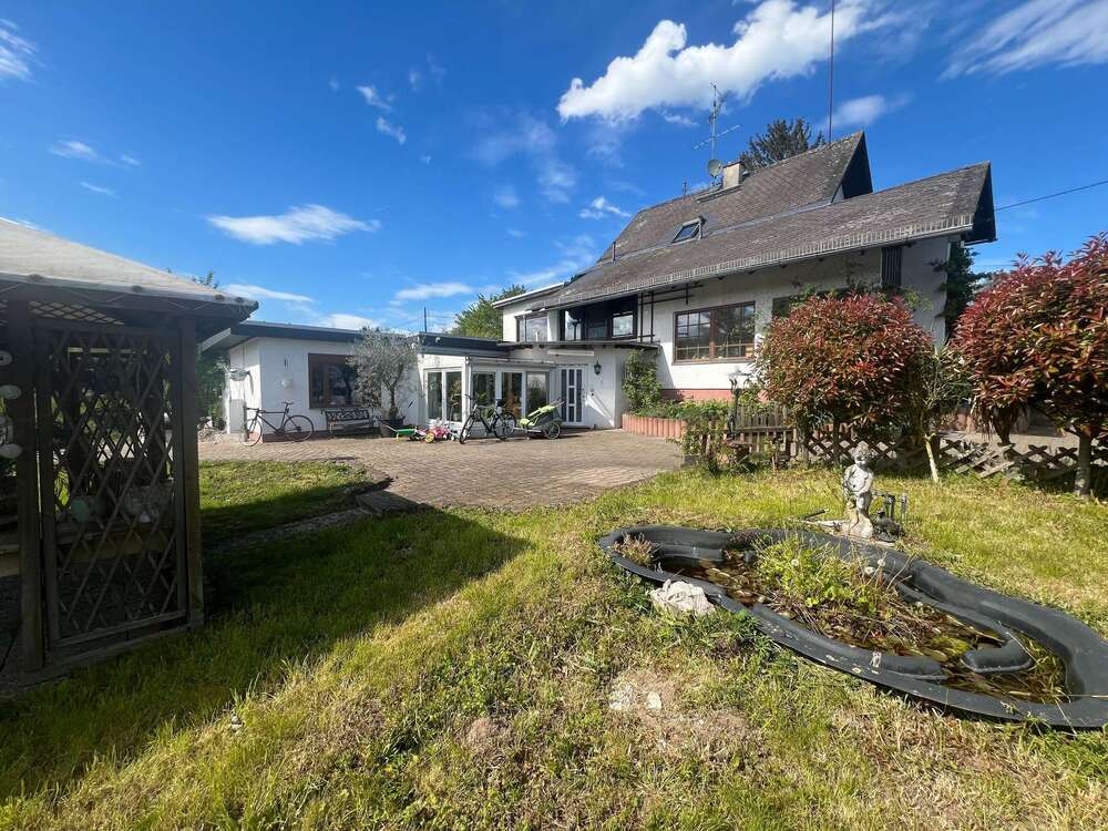 Thumbnail-Haus zum Mieten in Wiesbaden 4.500,00 € 290 m²