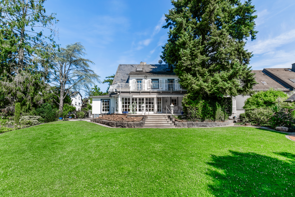 Thumbnail-Haus zum Kaufen in Obertshausen 1.690.000,00 € 469 m²
