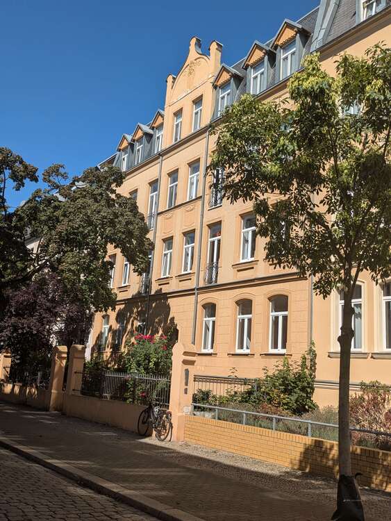Thumbnail-Wohnung zum Mieten in HalleS. 656,00 € 77.2 m²