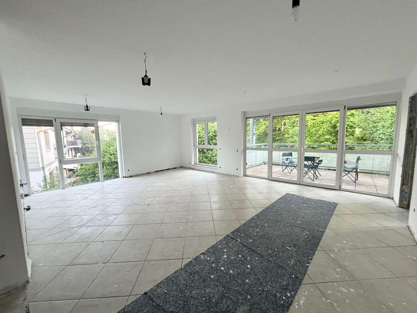 Thumbnail-Wohnung zum Mieten in Bruchköbel 2.240,00 € 160 m²
