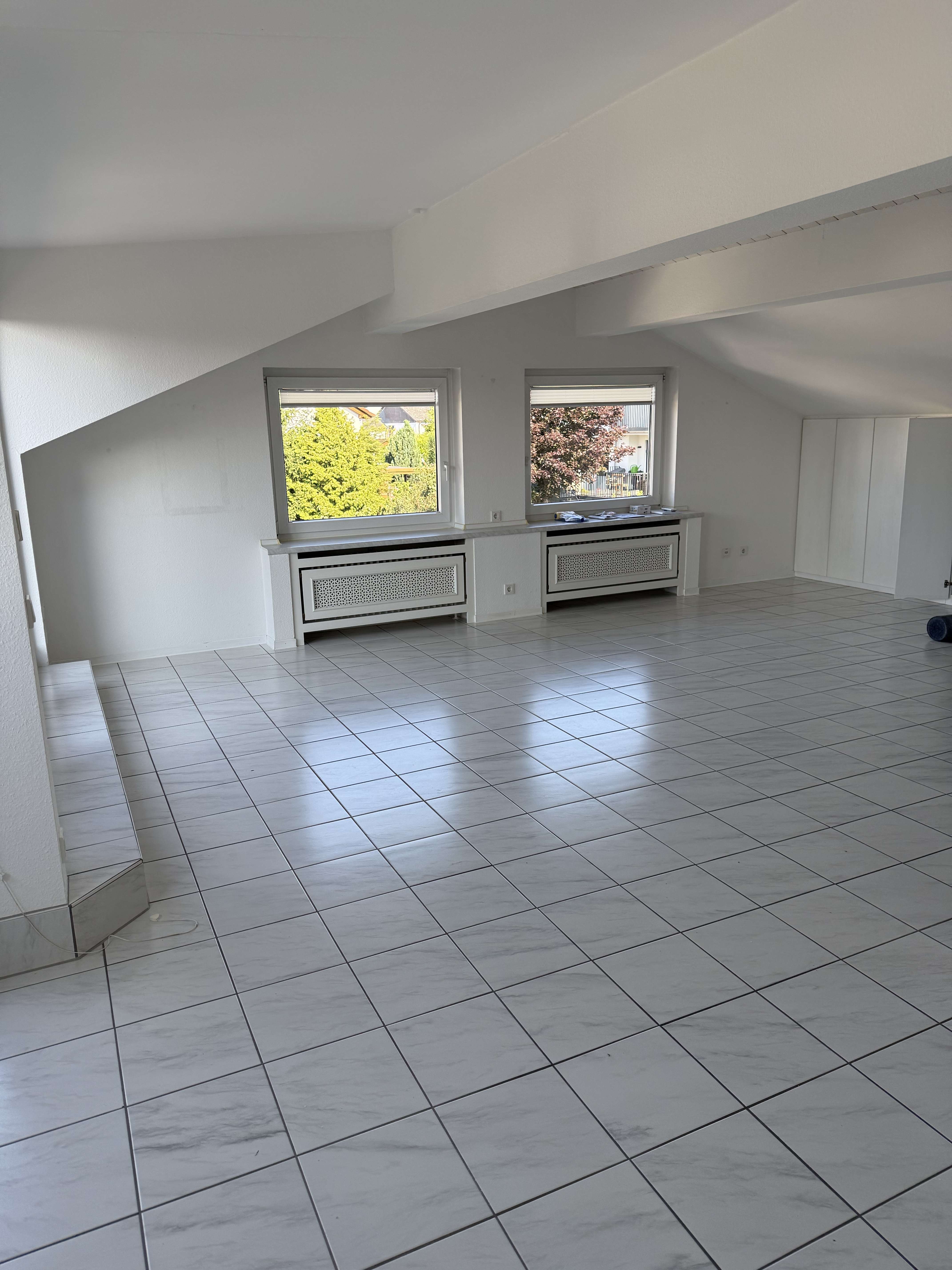 Thumbnail-Wohnung zum Mieten in Wehrheim 1.050,00 € 120 m²