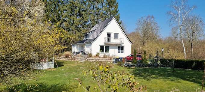 Thumbnail-Haus zum Mieten in Schwarzenbek 2.200,00 € 190 m²