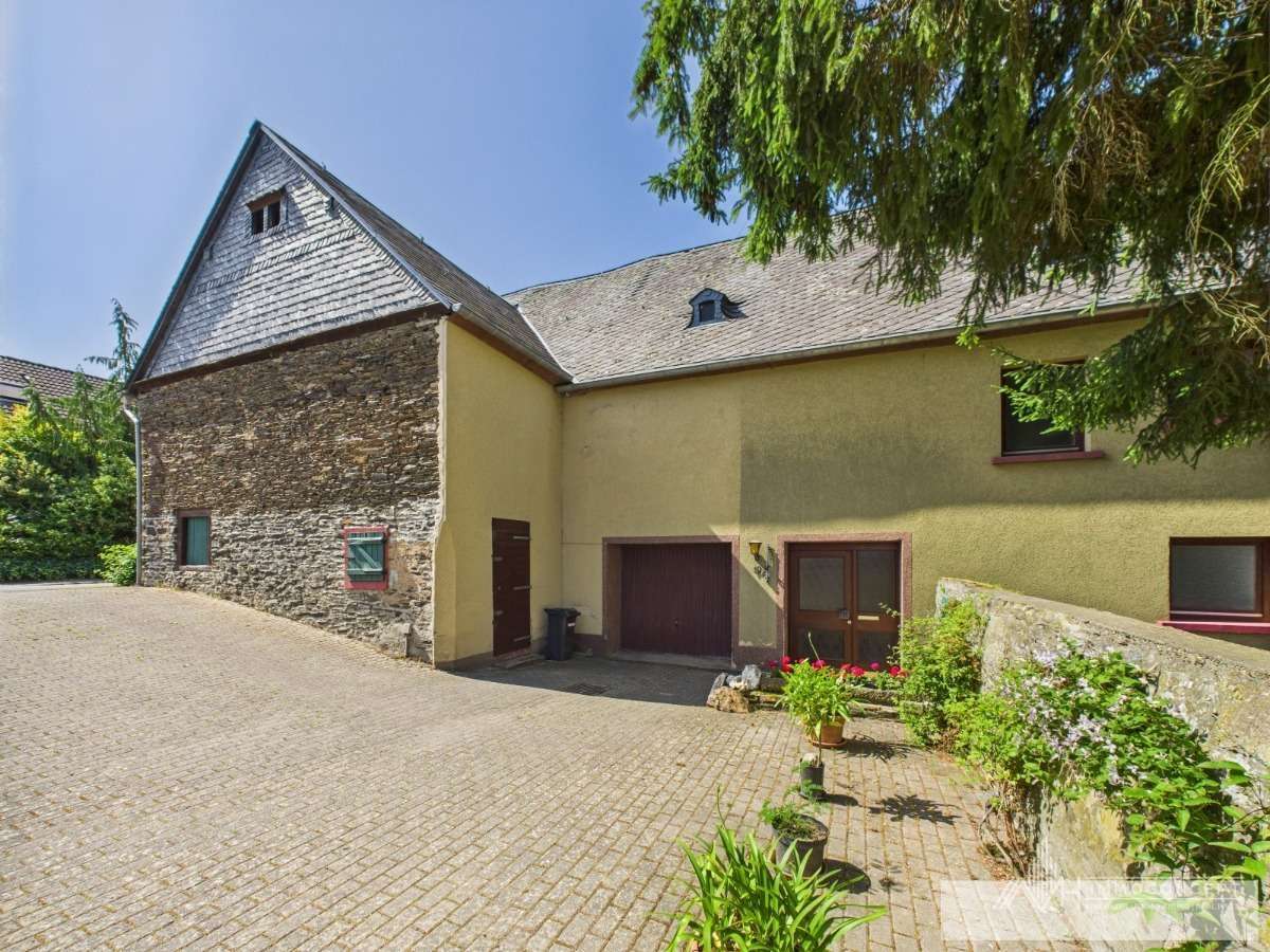 Thumbnail-Haus zum Kaufen in Burgen 270.000,00 € 174 m²