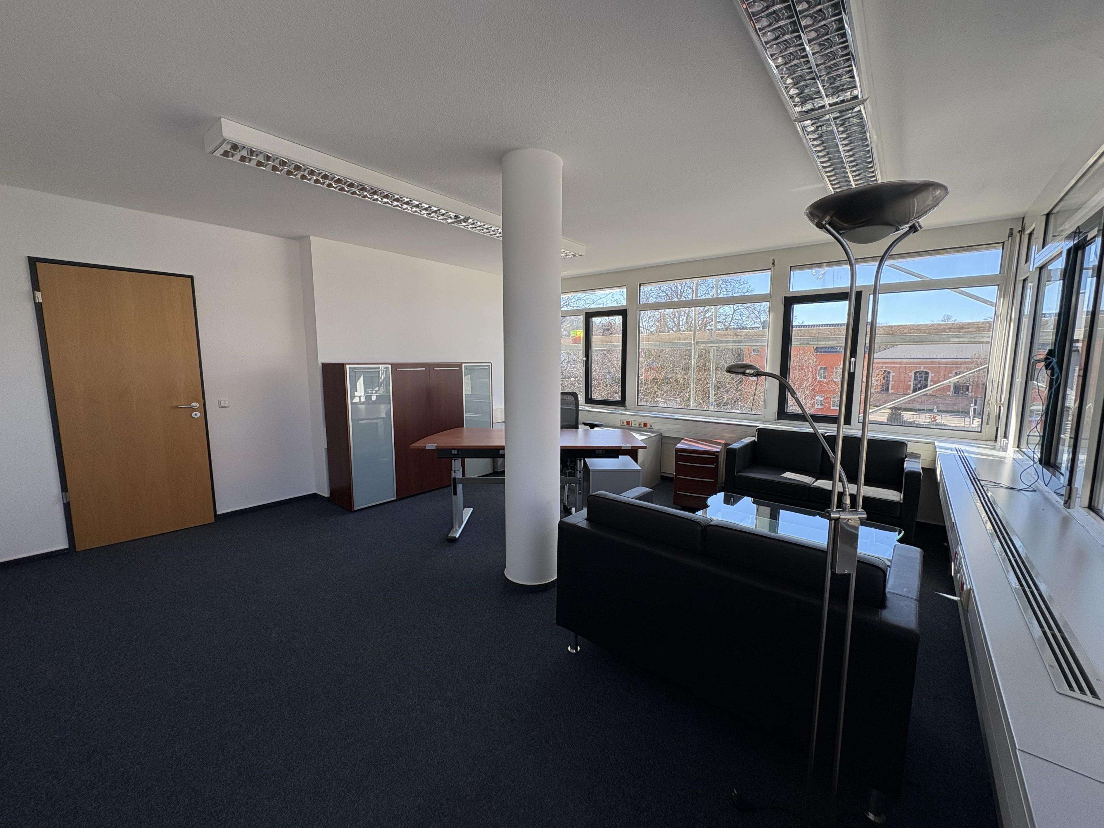 Thumbnail-Büro in Zwickau 1.179,39 € 133.87 m²