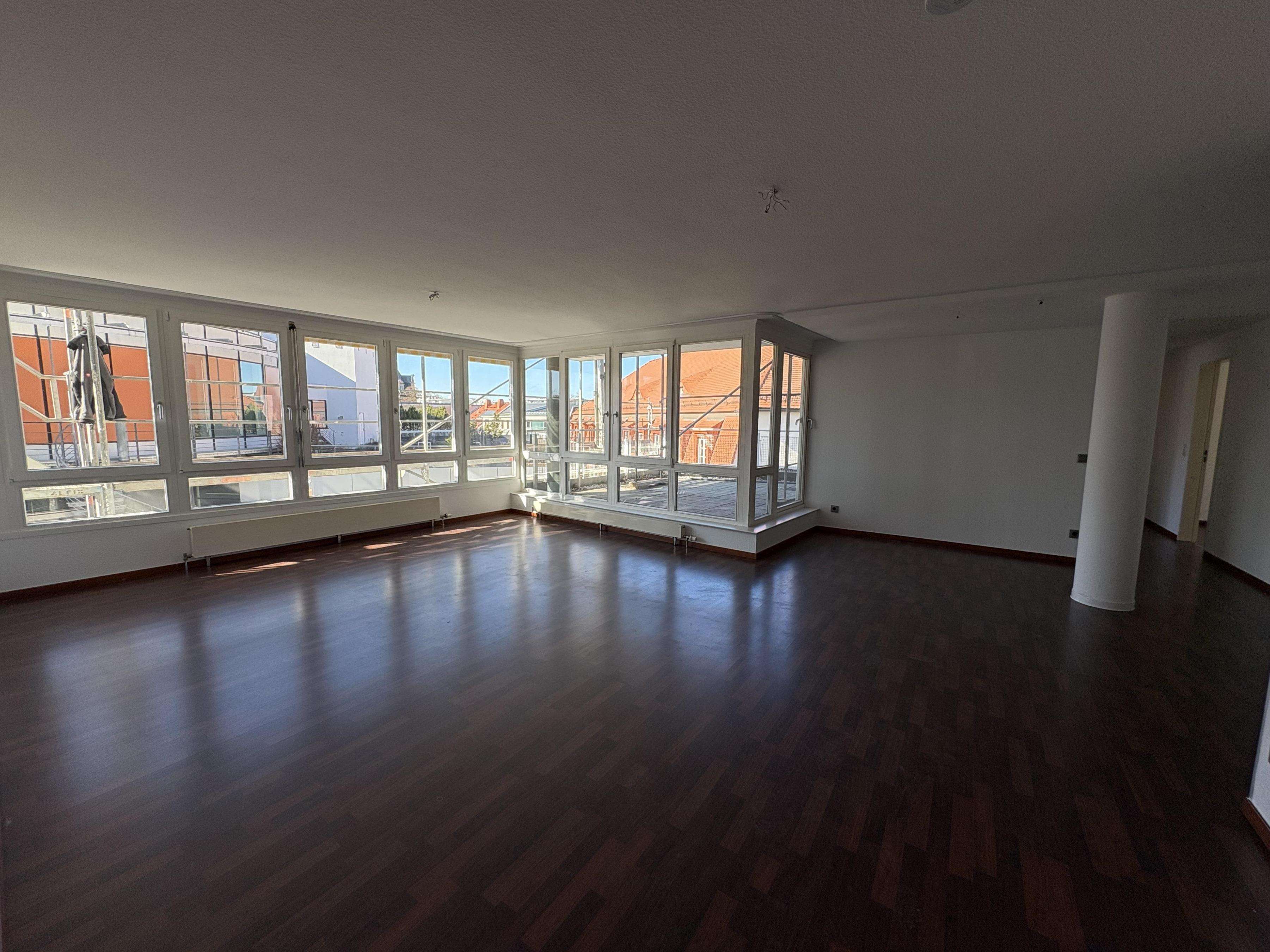 Thumbnail-Wohnung zum Mieten in Zwickau 859,56 € 123.5 m²