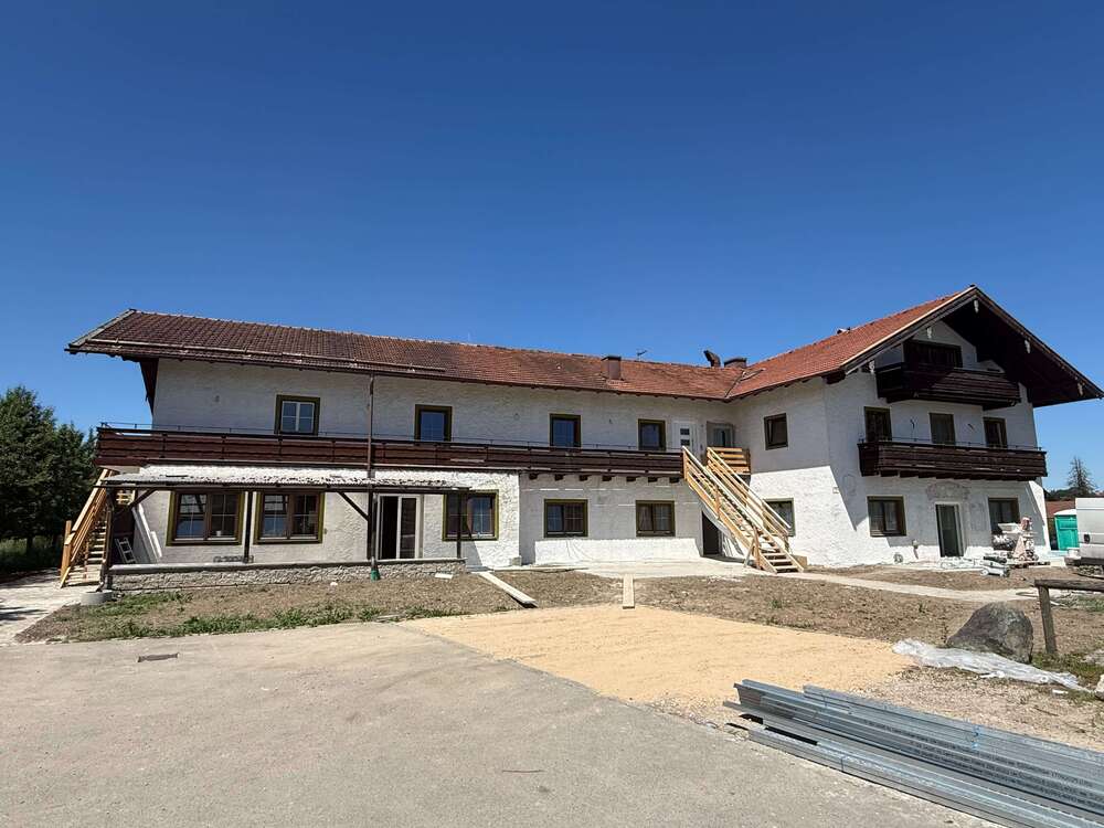 Thumbnail-Wohnung zum Mieten in Ainring 1.300,00 € 122 m²
