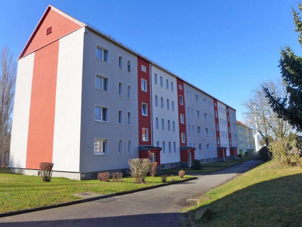 Thumbnail-Wohnung zum Mieten in Limbach-Oberfrohna 235,00 € 35.38 m²