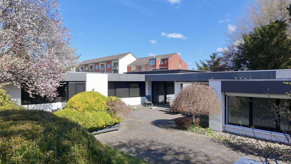 Thumbnail-Haus zum Kaufen in Neumünster 369.000,00 € 181 m²