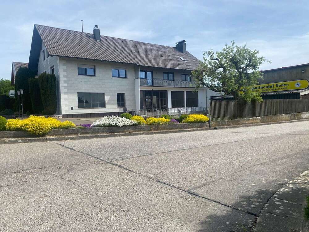 Thumbnail-Haus zum Kaufen in Neustadt an der Donau Hienheim 369.000,00 € 207.82 m²