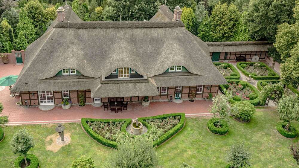Thumbnail-Haus zum Kaufen in Varel 2.349.000,00 € 460 m²