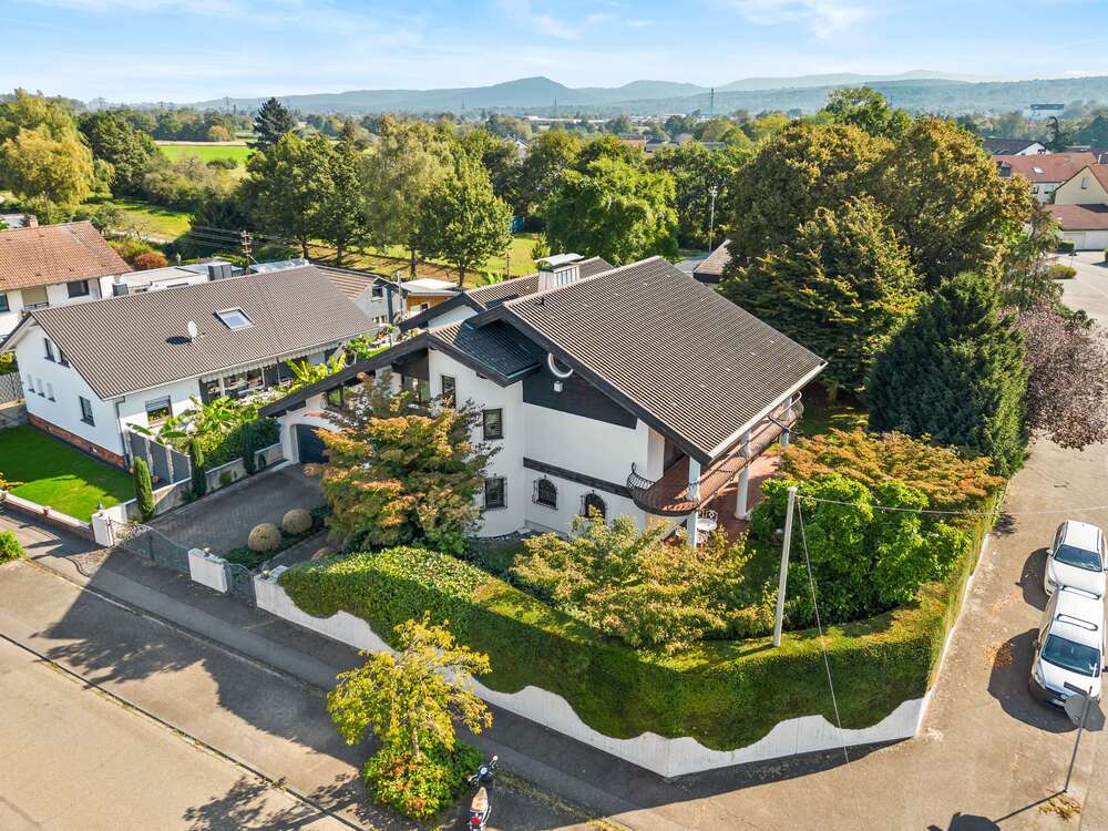 Thumbnail-Haus zum Kaufen in Sandweier 950.000,00 € 355 m²