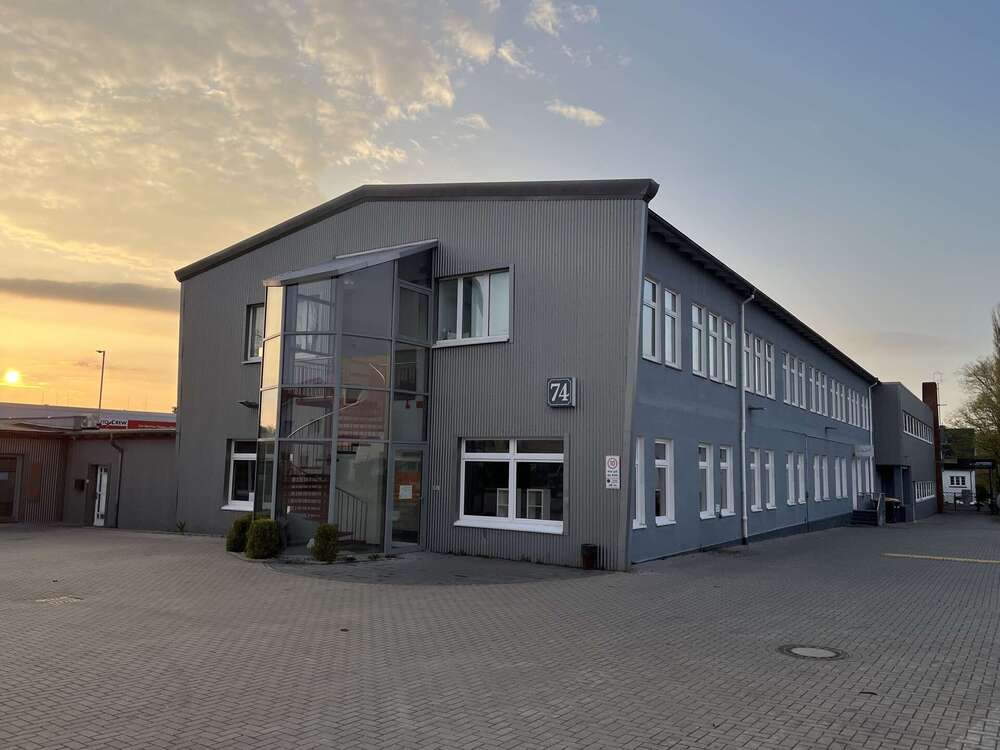 Thumbnail-Halle in Pinneberg 2.000,00 € 165 m²