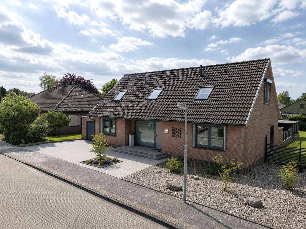 Thumbnail-Haus zum Kaufen in Varel 595.000,00 € 242.93 m²
