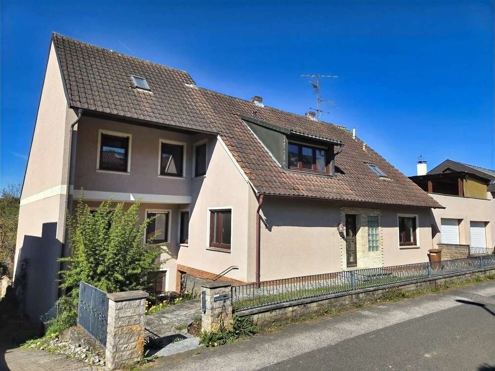 Thumbnail-Haus zum Kaufen in Haßfurt 275.000,00 € 220 m²